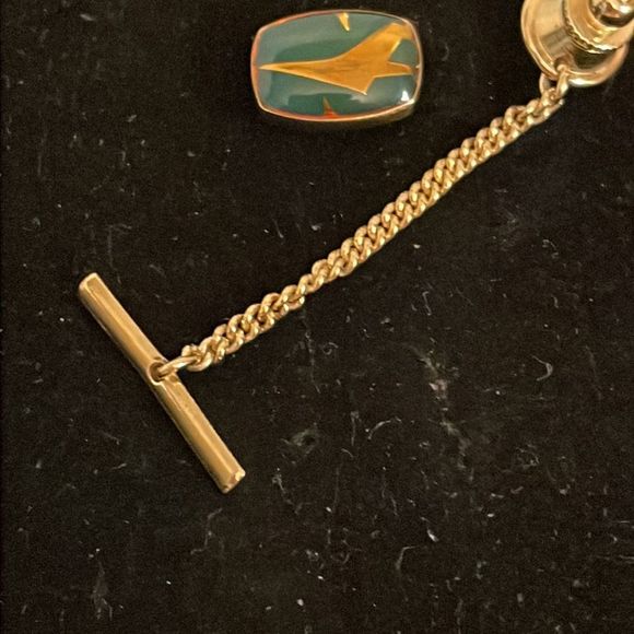 Vintage MCM Art Deco turquoise tone filled tie tack w/gold tone airplane & chain - Picture 5 of 7